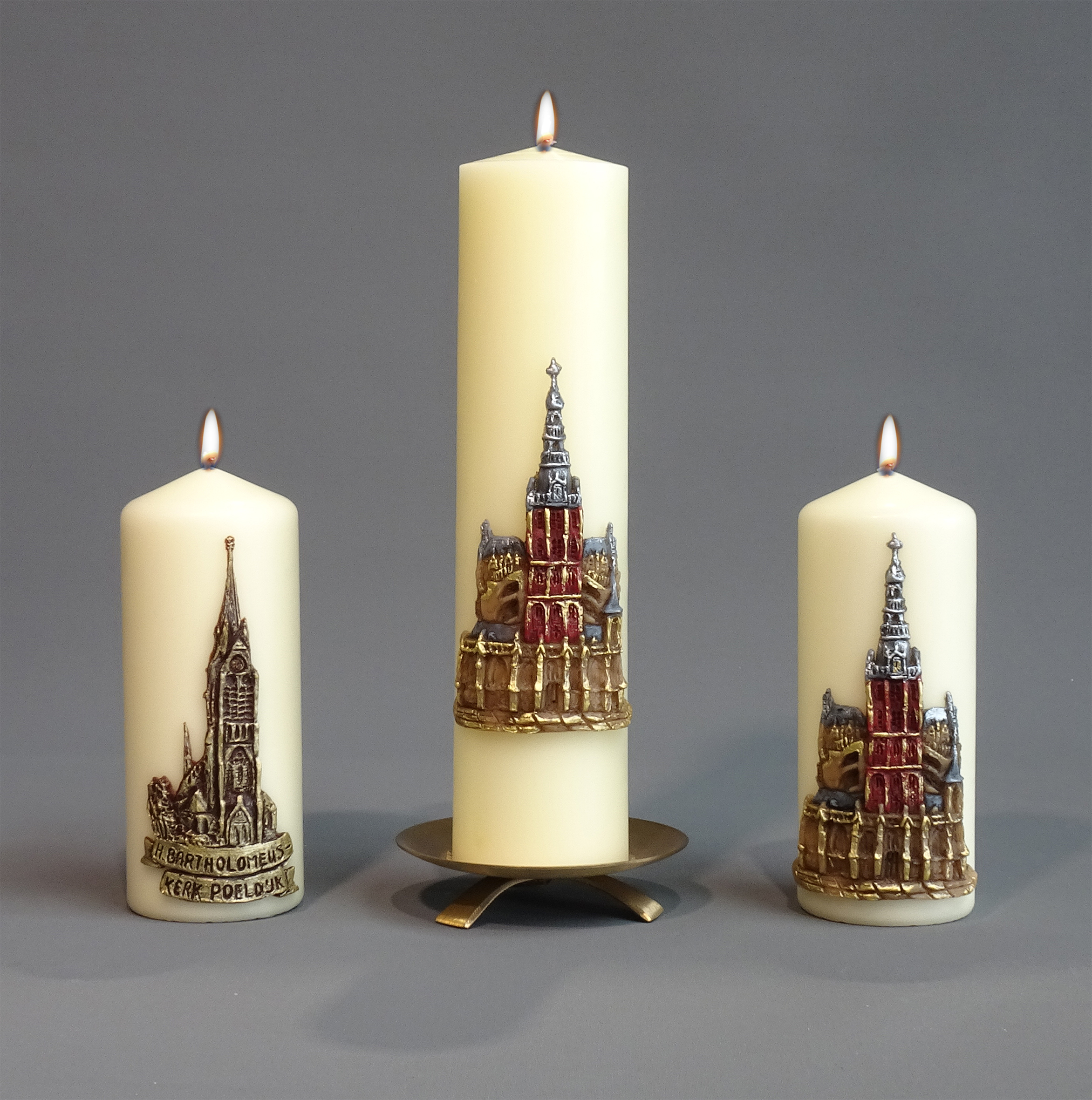 Kerken in reliëf op kaarsen